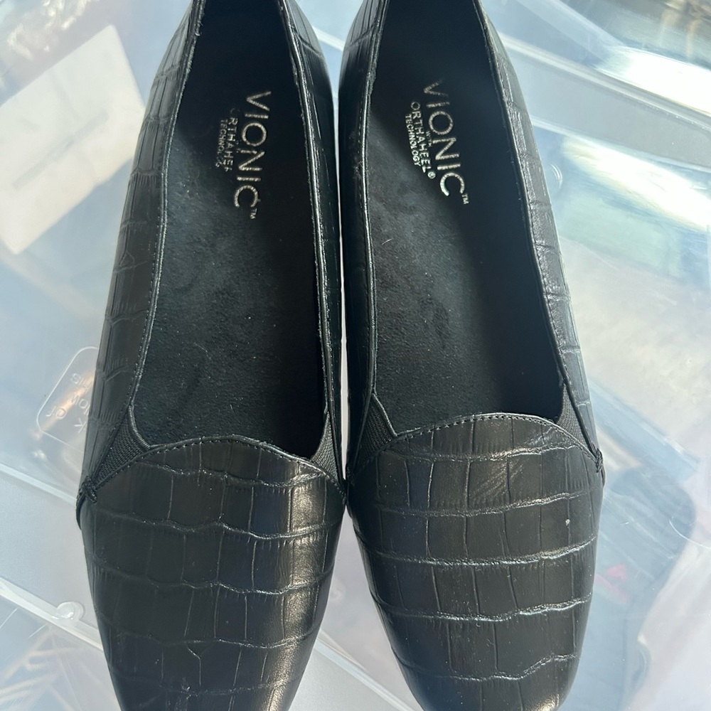 Vionic Women's Black Loafers